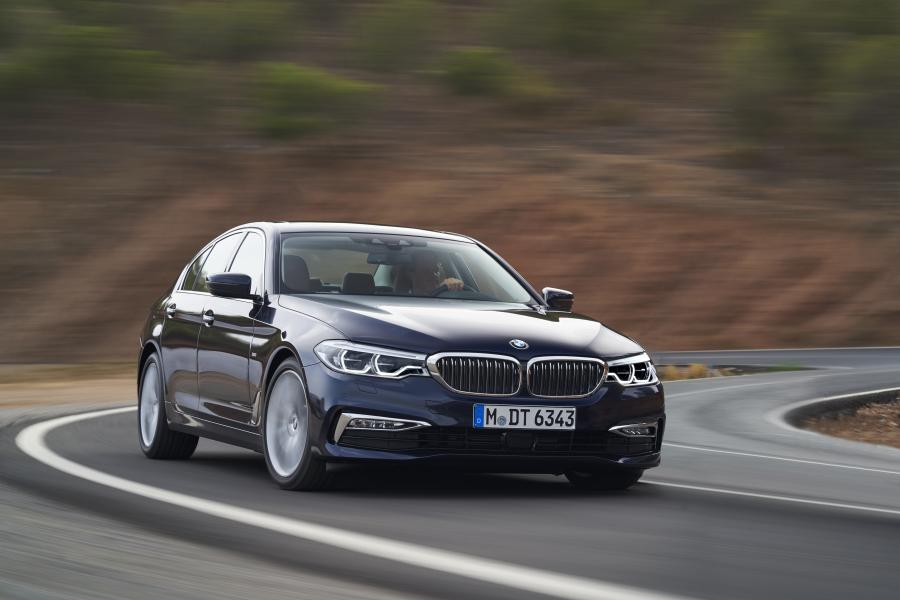  BMW 530d xDrive Sedan Luxury Line 2017 года  (WW) (фото 46 из 61)
